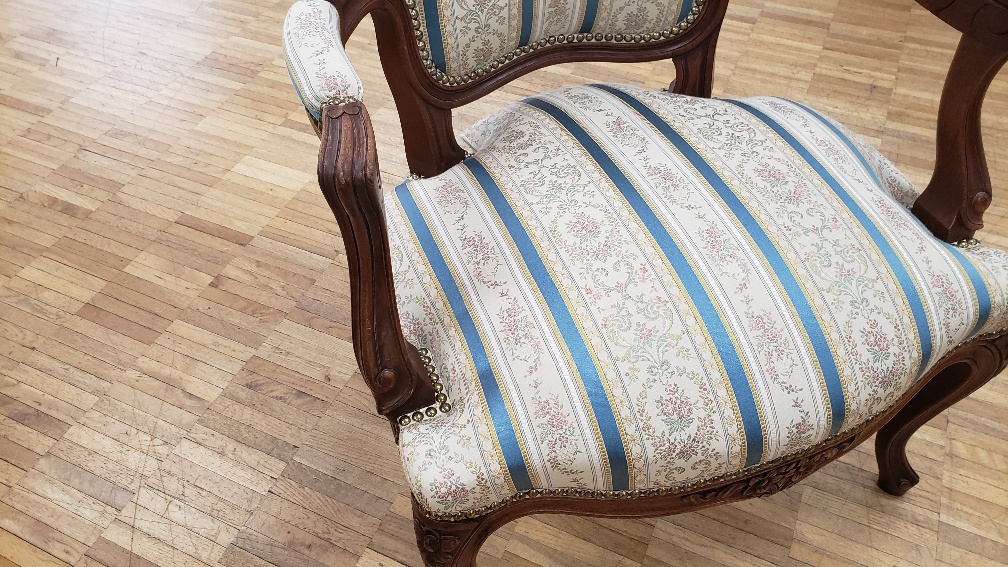家具修理　クラシック家具　修理　リメイク　張替え　サアラ麻布取り扱い家具